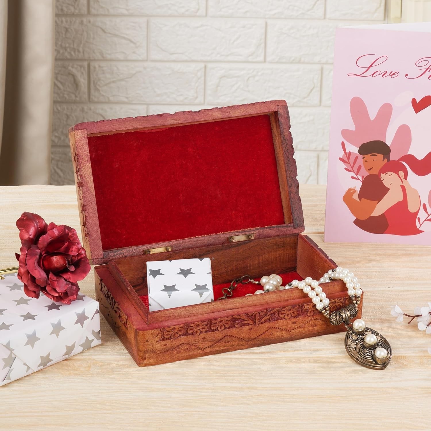 Portable Rosewood Keepsake Chest with Intricate Celtic Design – Ideal for Travel