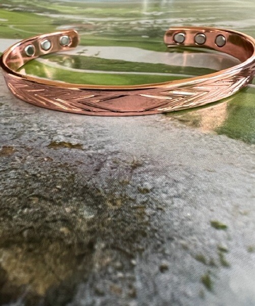 Men’s 8 Inch Solid Copper Magnetic Cuff Bracelet CBM117 – 1/4 of an inch wide.