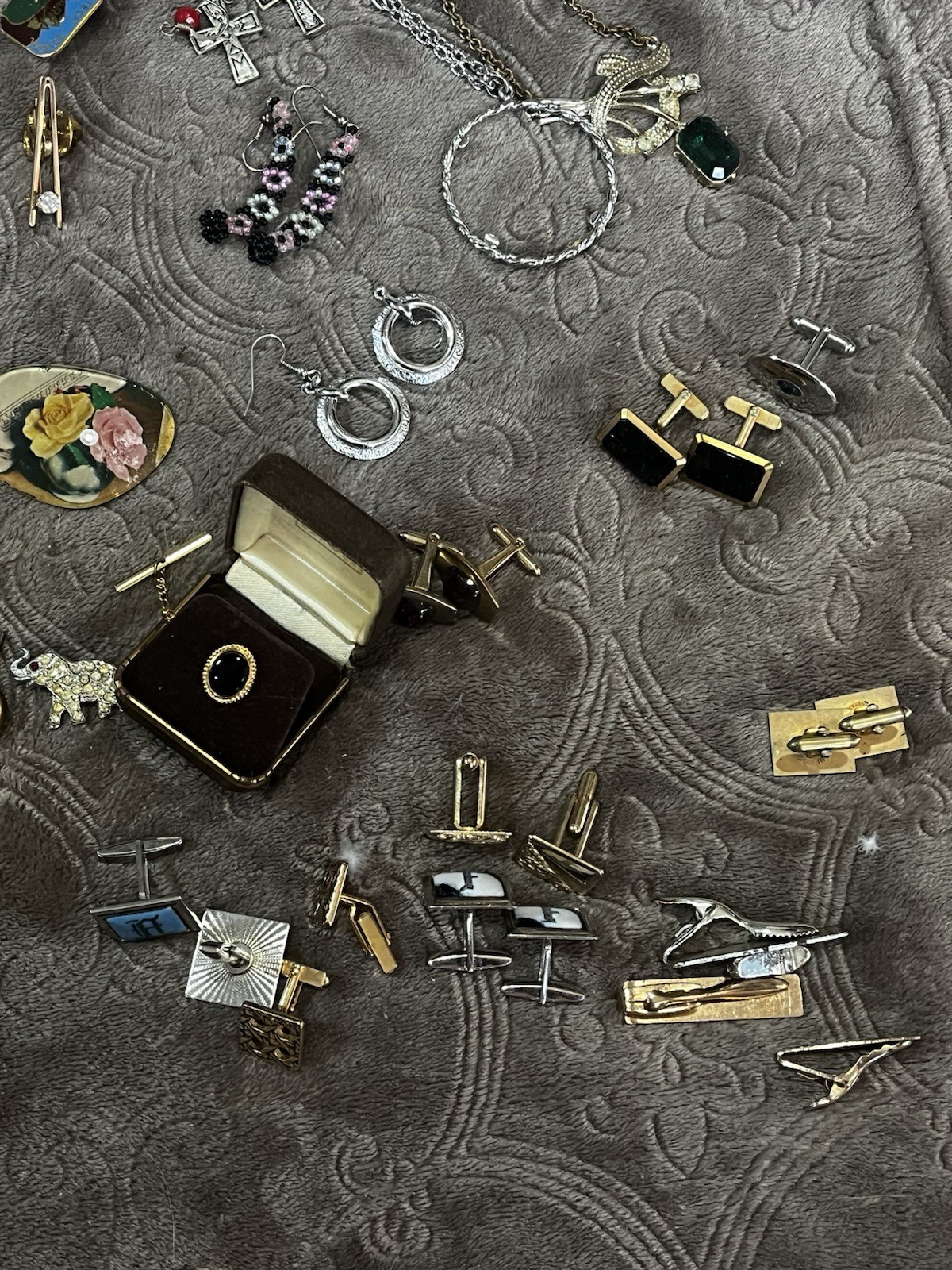 109 Set/piece Mixed Lot Of Costume Earrings, Rings,Watches , Etc