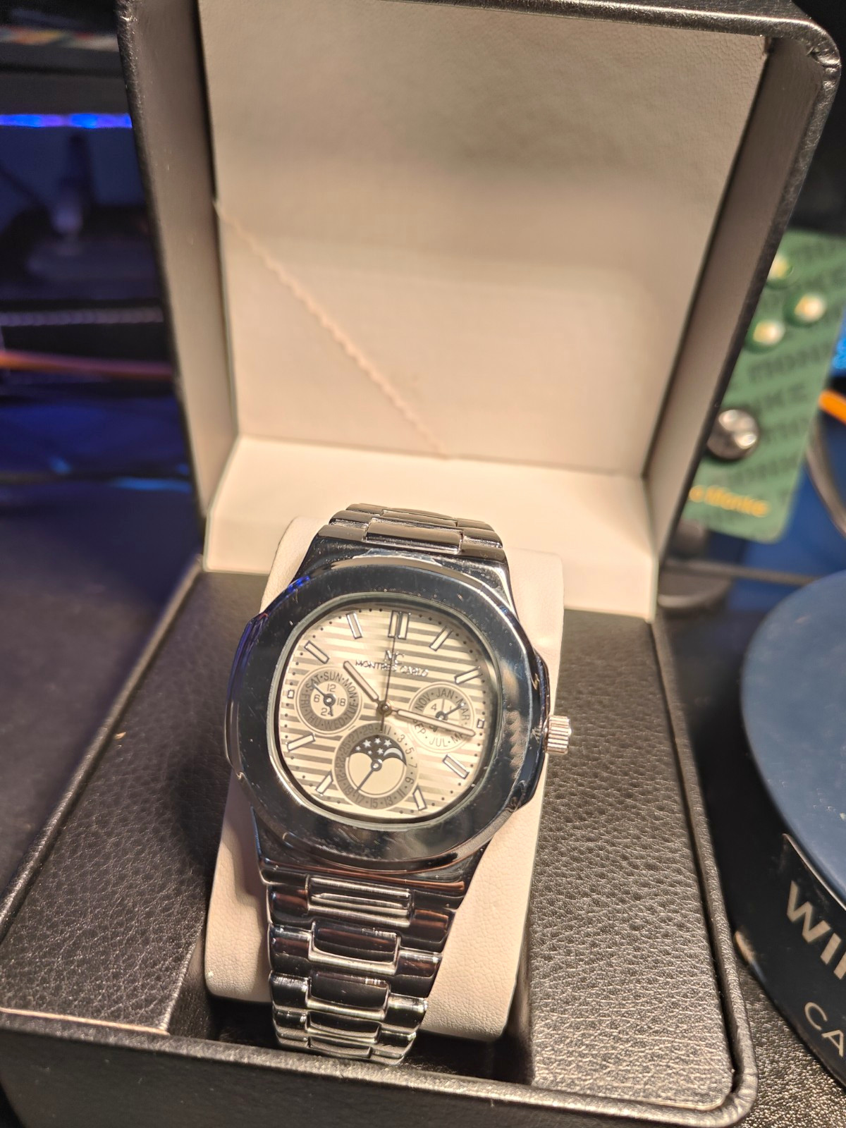 Montres Carlos Quartz Moon Phase Day/Date Silver Dial Bracelet w/ Box