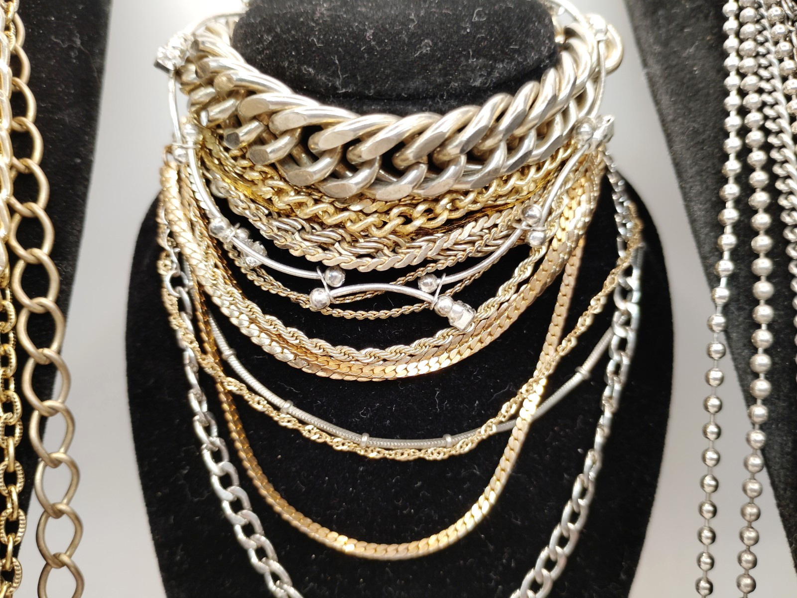 119 Pcs – Gold/Silver/Black Toned Chain Necklaces/Bracelets/Anklets 1.88lbs #685