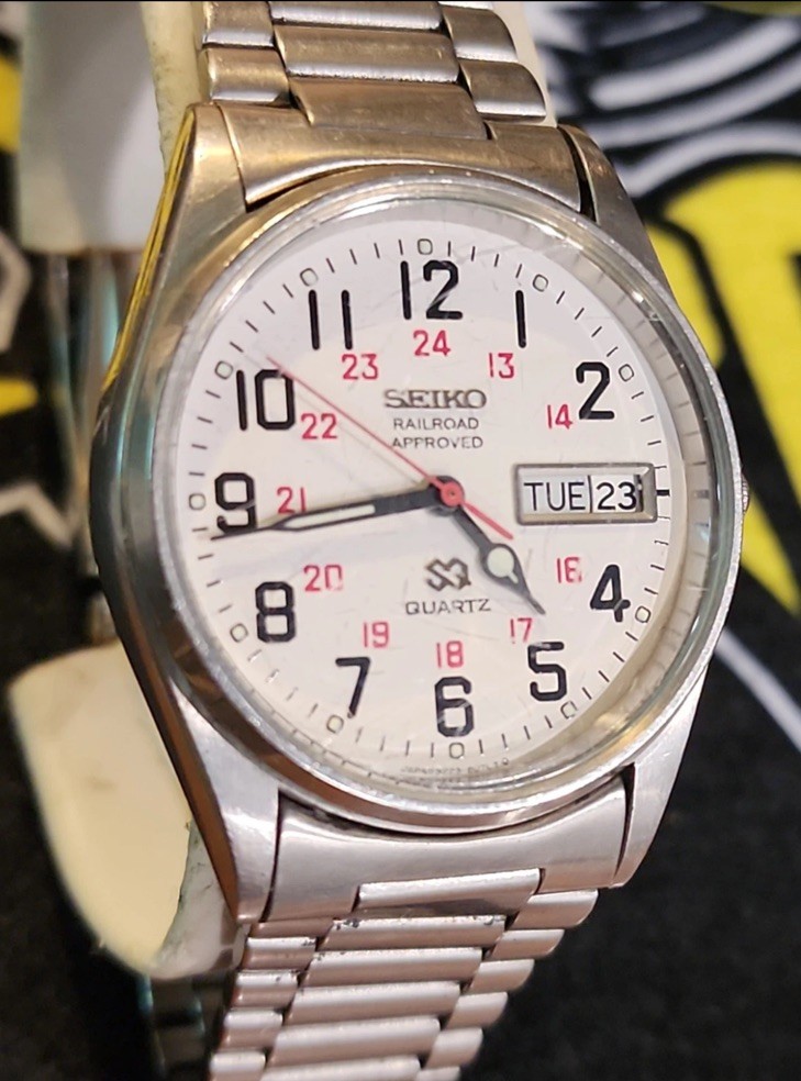 Vintage Seiko Mens Watch 34mm Railroad Approved Day Date Runs Great W/ SQ Band