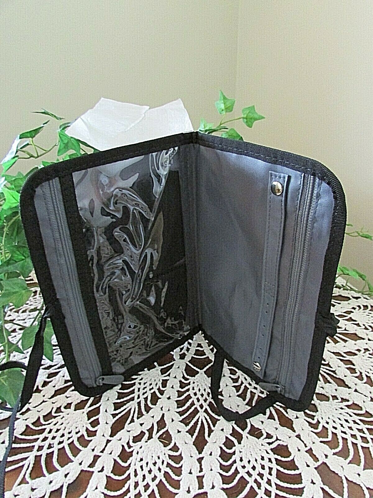 NEW Thirty-One Shine On Travel Jewelry Case Pattern Check Mate Red Black-new