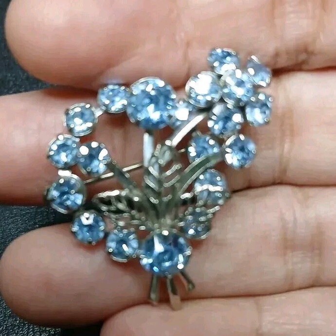 Vintage Ligh Blue Rhinestone F Flower Bouquet Pin Brooch. 11/450