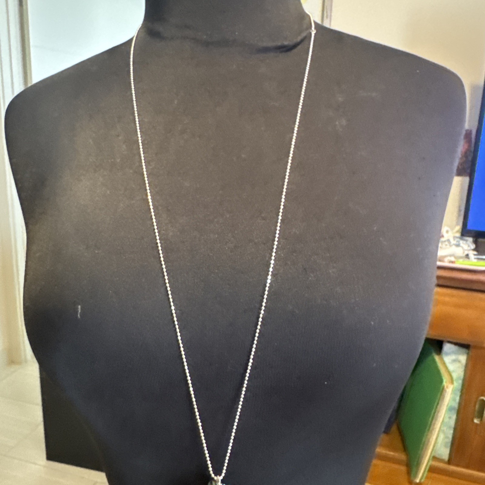 SWAROVSKI Necklace Elliott Eliot Swing Sing Shine Pendant Blue Crystal Gifts