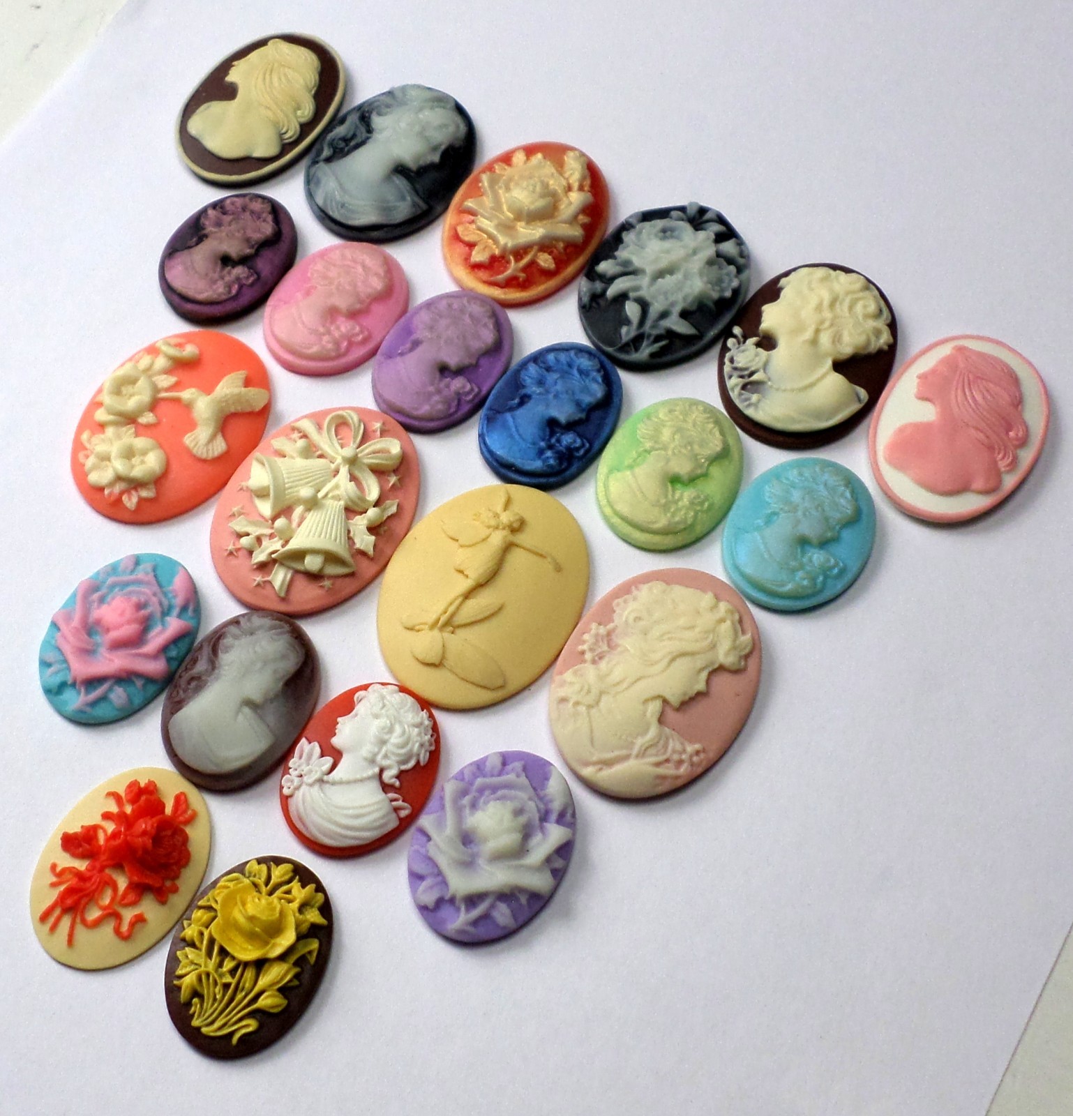 22 of 27-40mm Mixed Lot of Vintage Oval Women Floral Fairies Cameos Cabochons