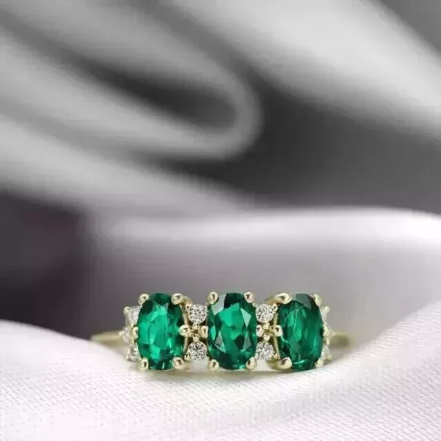 Emerald 2.5Ct Natural Green Oval Cut Women Wedding Band 14K Yellow Gold Plated