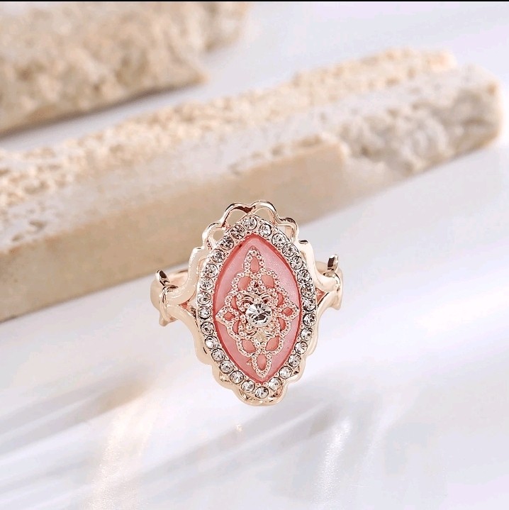 Rose Gold-Plated Zinc Lace Hollow Out Ring With White/Colorless Inlay Size 8