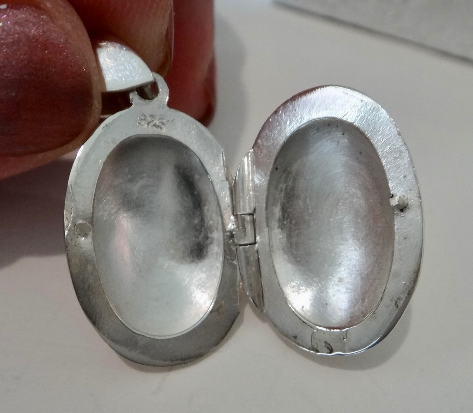 Sterling Silver 30x15mm 4 gram Plain Bubble Oval 2 Picture Photo Locket Charm!