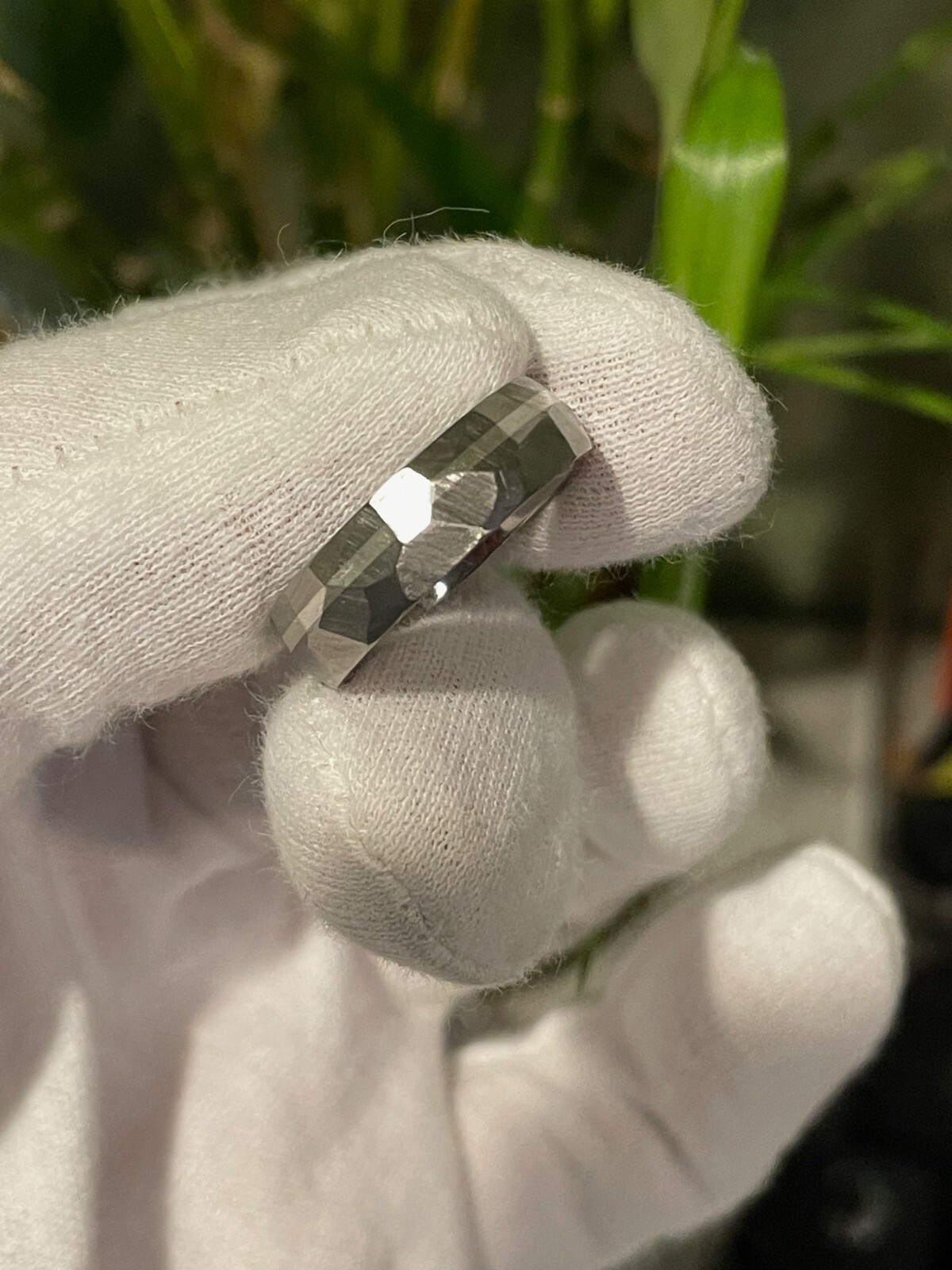 6mm Facet Cut Profile Titanium Band, Silver Stripe Inlay, Smooth Finish