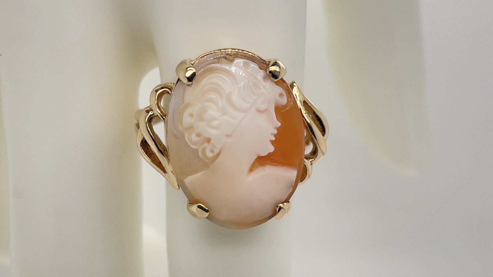 Vintage 14k Yellow Gold 19.9 x 15.1mm Oval Cameo Ring Size 9 3/8 – 5.3 Grams