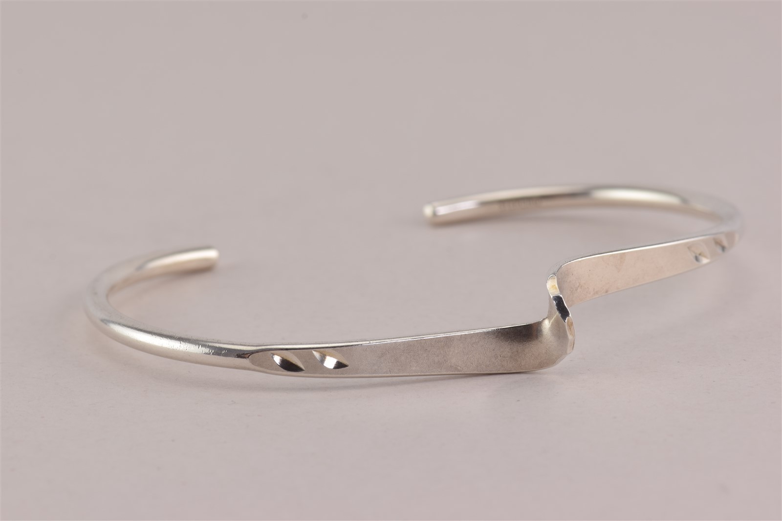 Sterling Silver Flattened Twist Fold Over Notched Cuff Bracelet 8g 6.5″