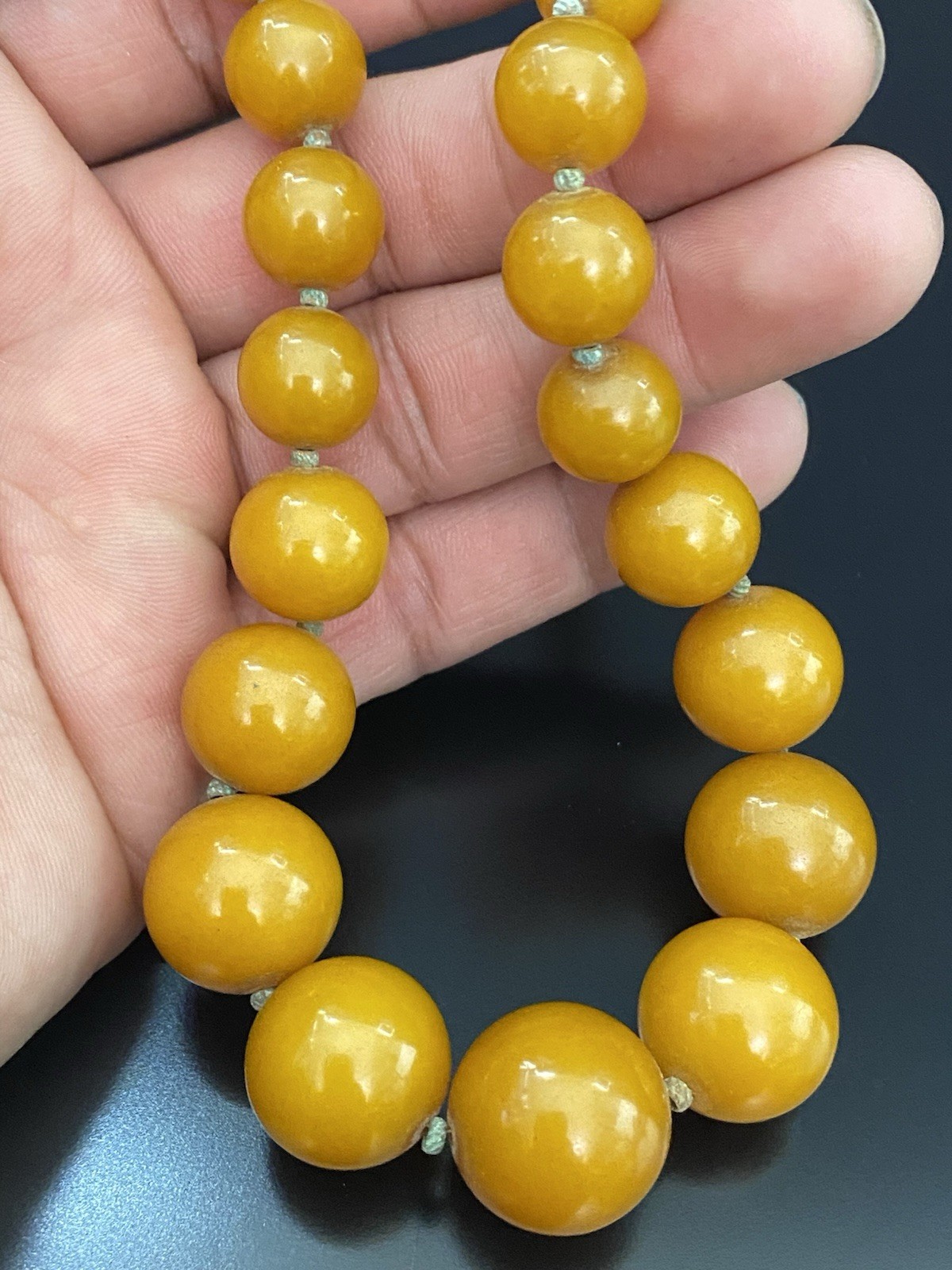 Vintage Egg Yolk Butterscotch Amber Bakelite Graduated Bead 16″ Necklace 43.8g