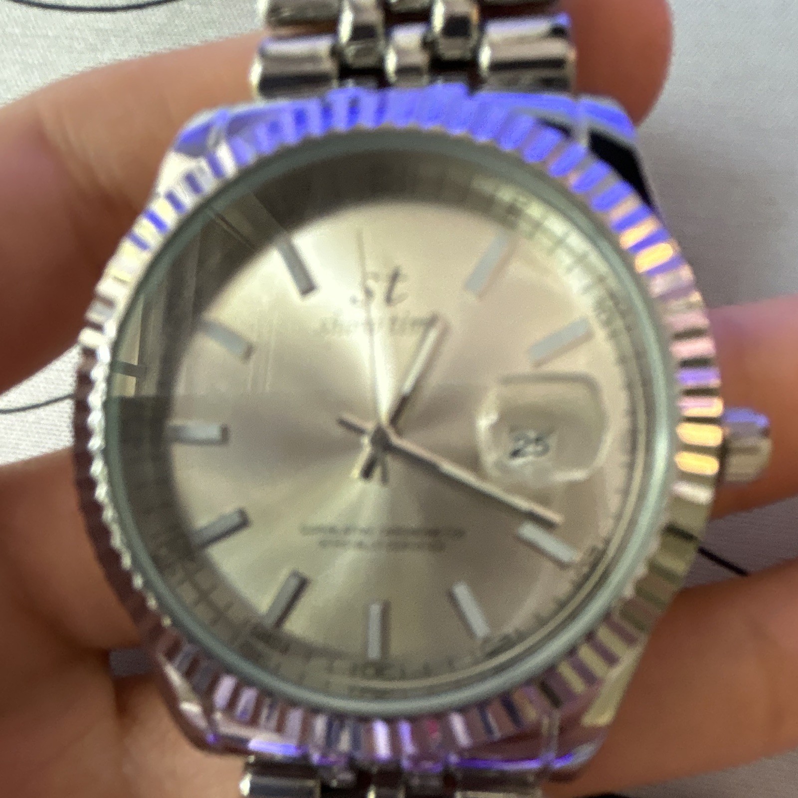 Sliver watch brand new never been used comes with a package