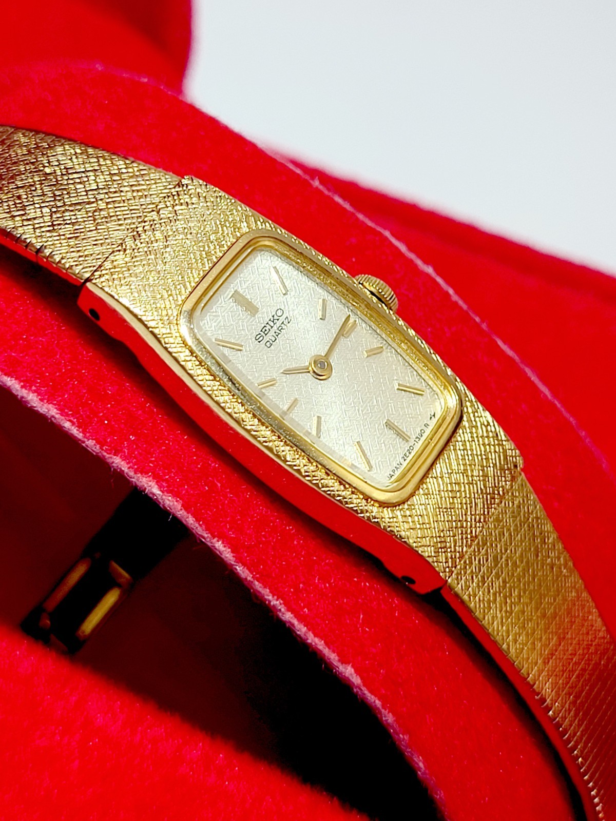 1989 Seiko Quartz Women’s Watch Ladies Vintage Gold Dial 2E20-6130 [MINT]