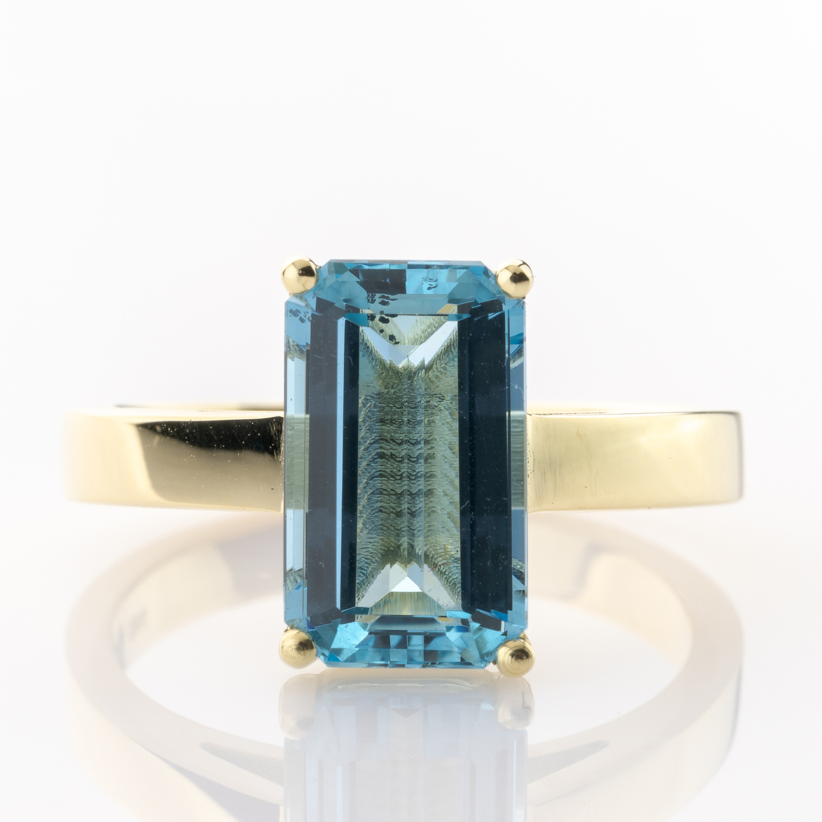 14k gold ring with an aquamarine
