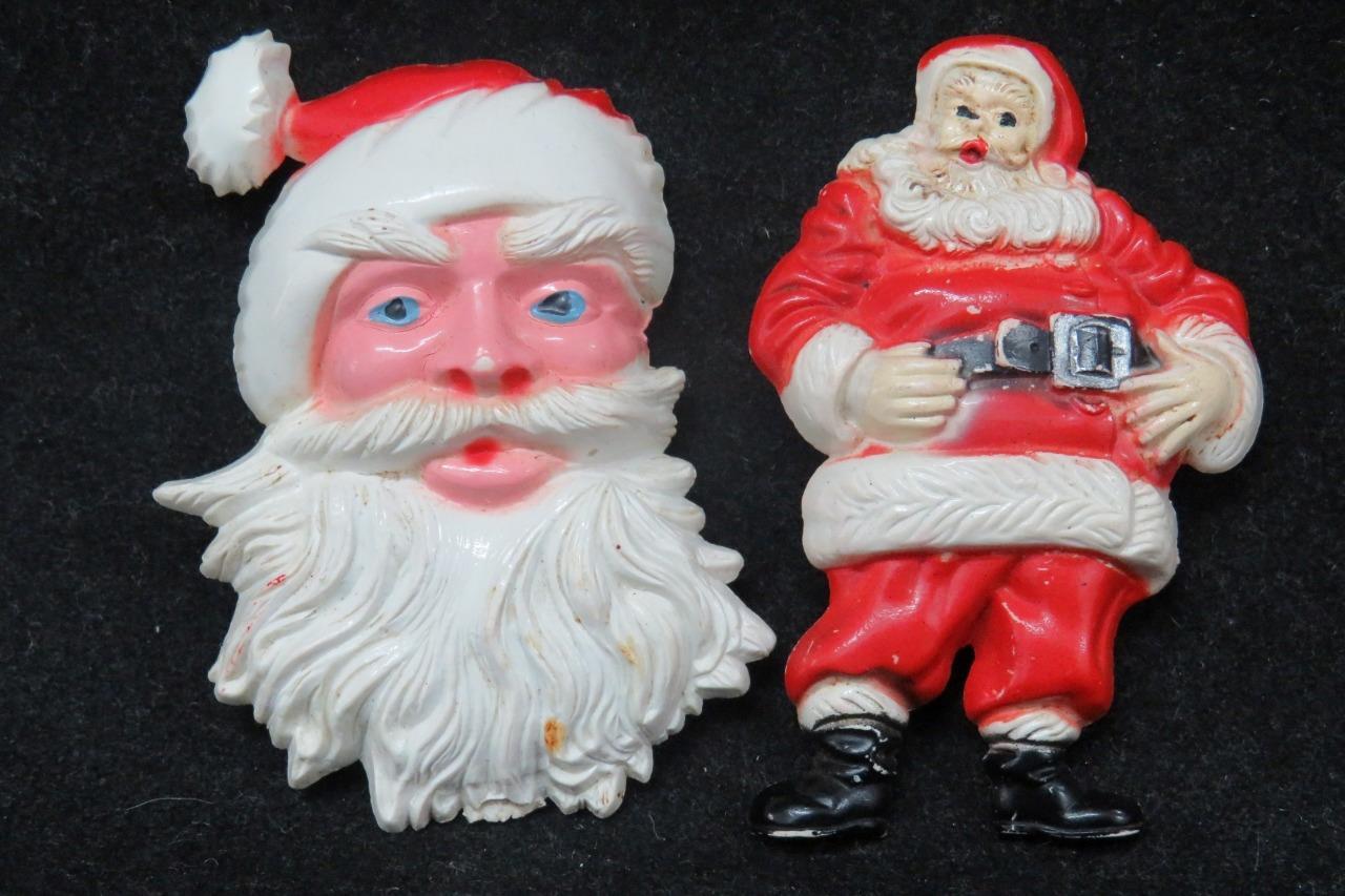 (2) Vintage 1960s SANTA CLAUS Hard Plastic PINS Brooch Christmas 2.25″ Painted