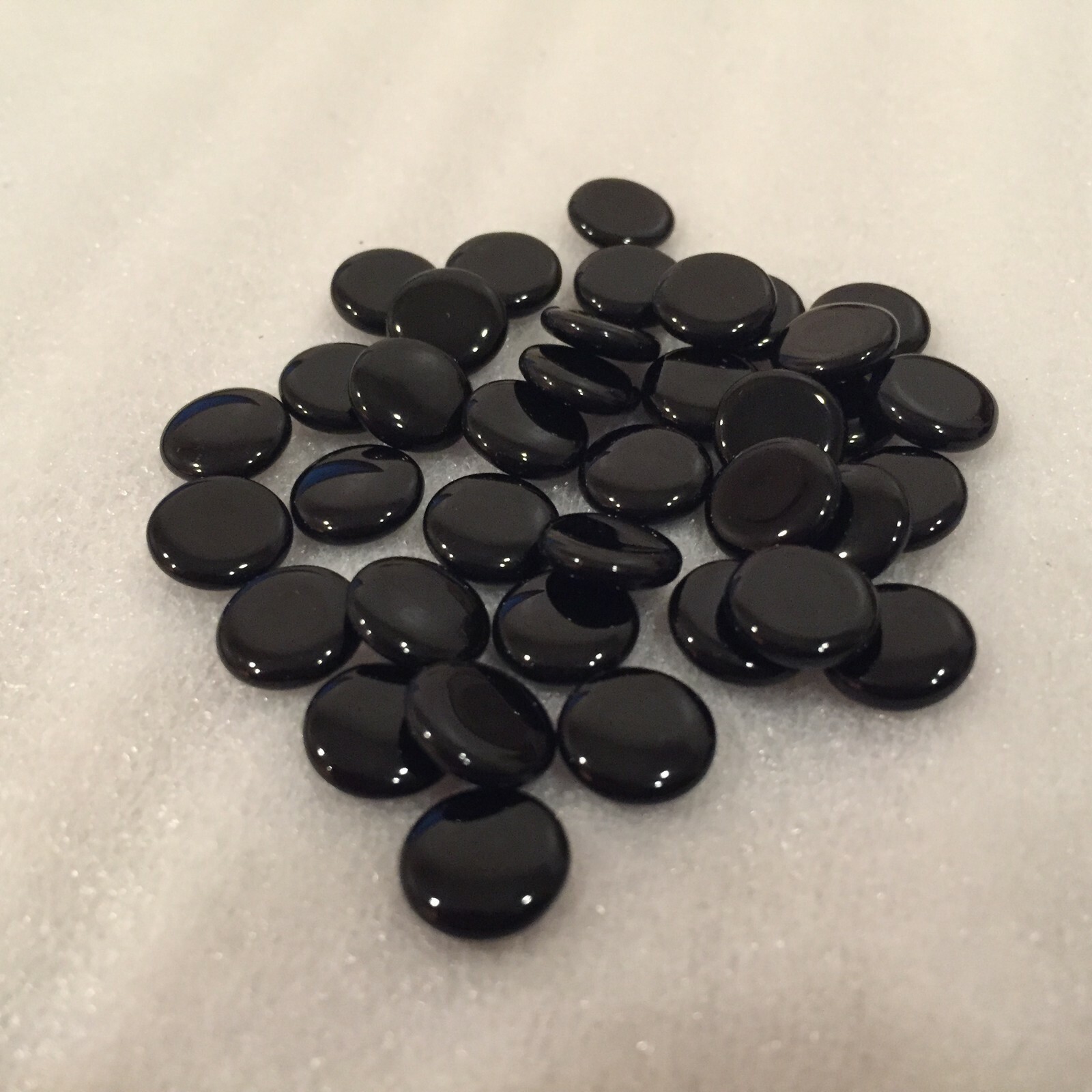 AL656 9mm German opaque jet round flat glass cabochons, unfoiled (36)