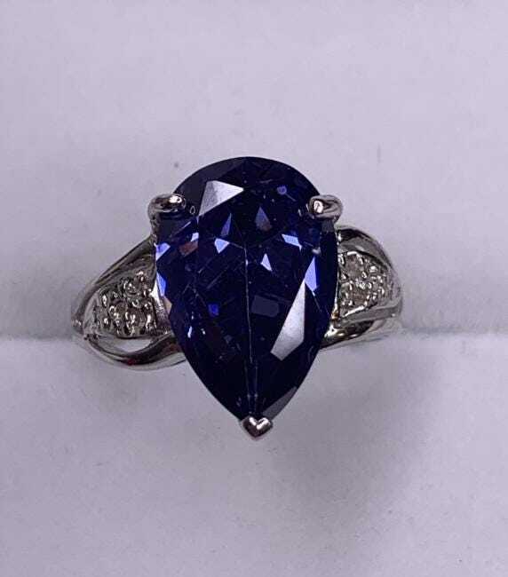Gorgeous Sterling Silver 9.54ct Lab Created Tanzanite & 8 Genuine Diamonds Ring