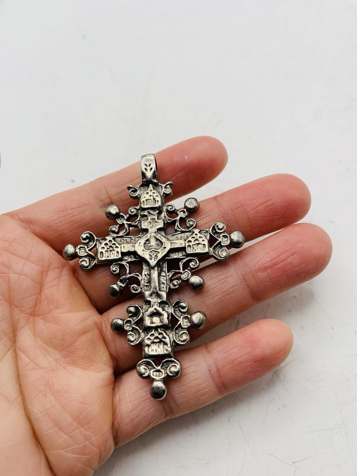 Vintage 1992 Metropolitan Museum of Art Silver Tone Byzantine Cross Cleo Pendant