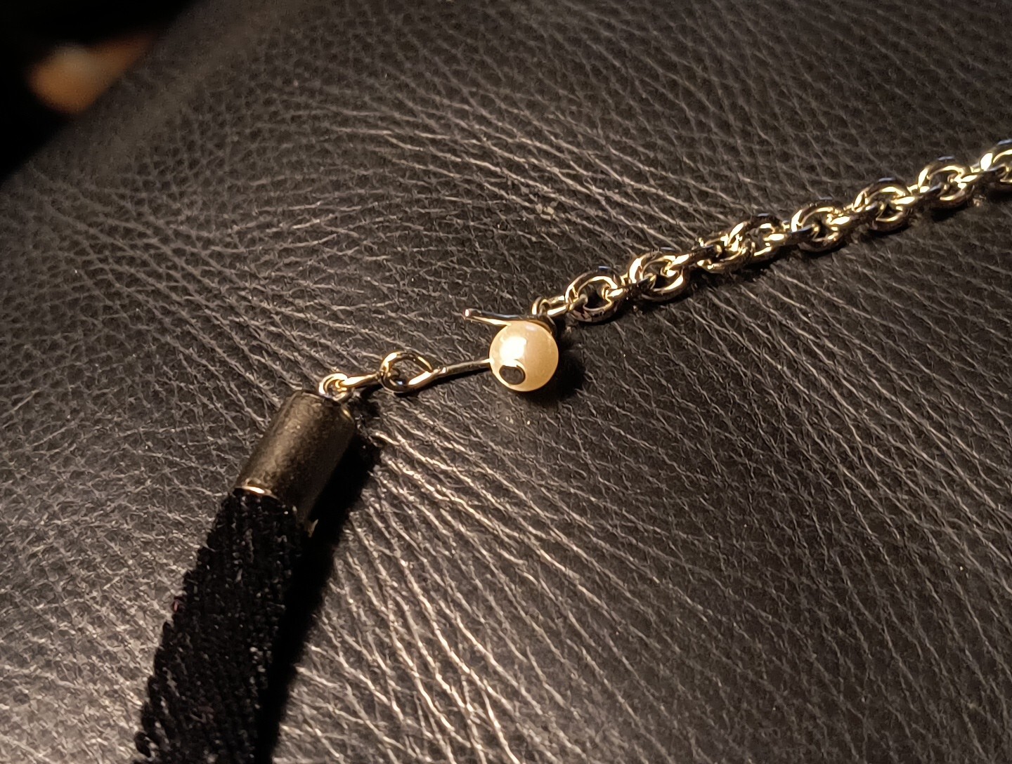 VTG 1970’s Gold Tone Pendant Velvet Choker Necklace, 15.5″ W/Black Stone. NOS