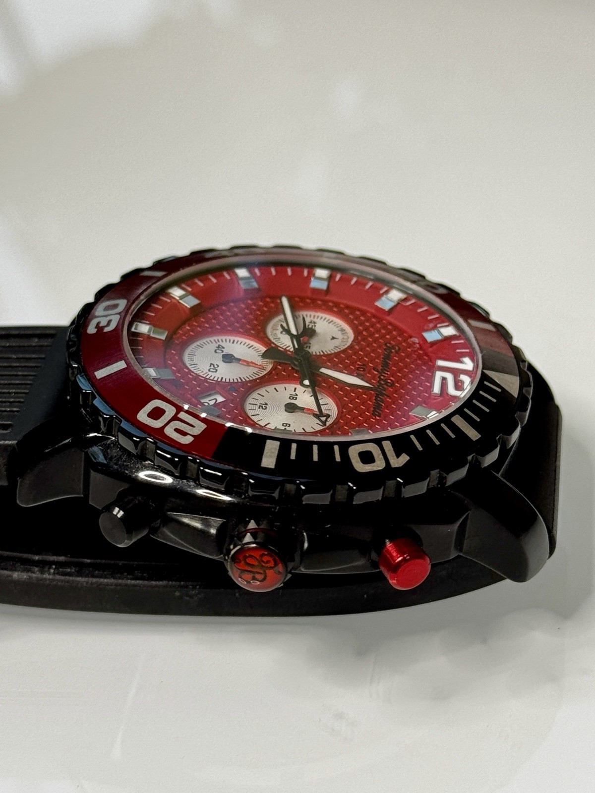 Tommy Bahama Men’s Sport Quartz Chronograph Date Red Dial Rubber Strap 100m