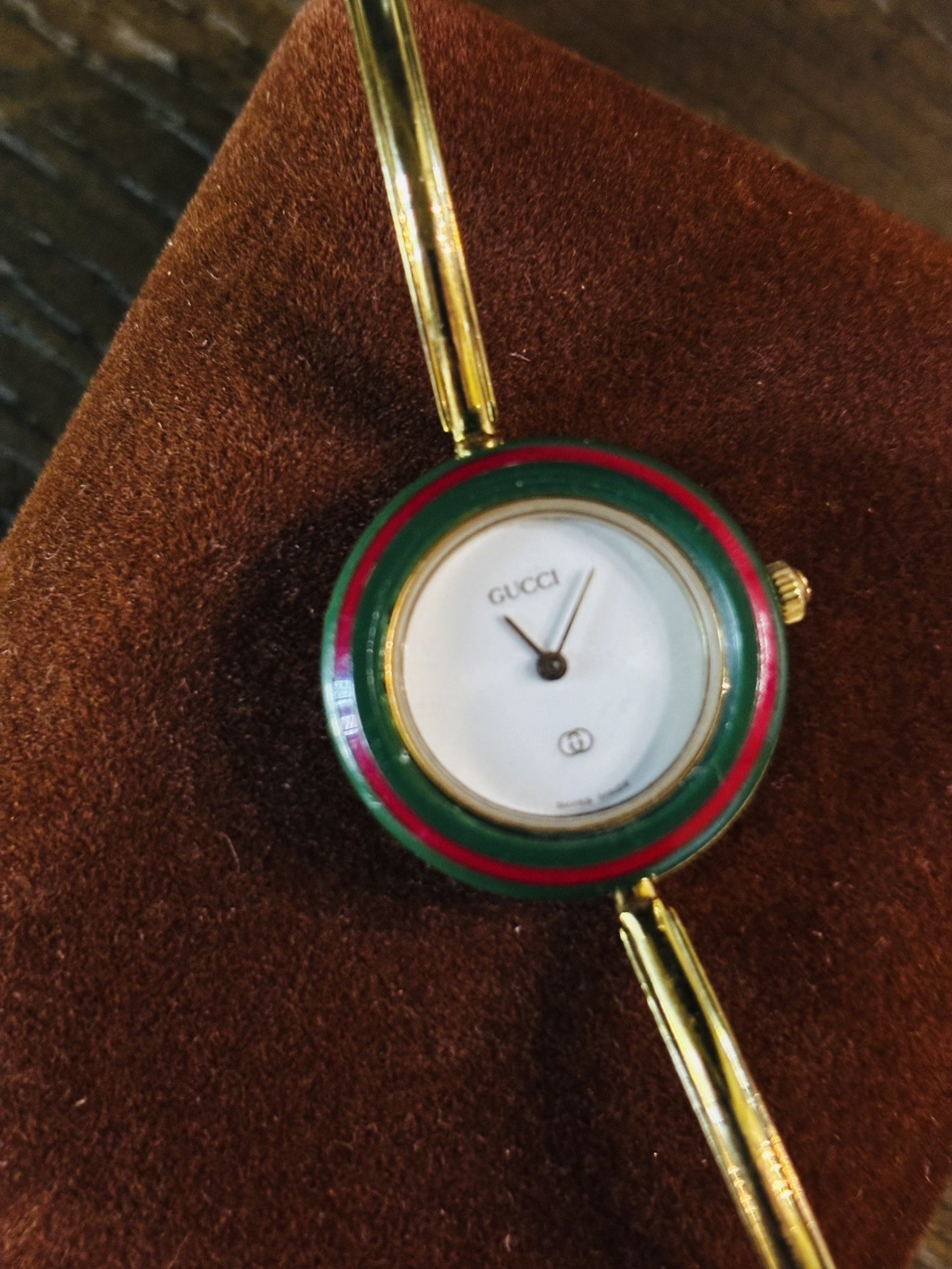 Gucci 1100L Change Bezel Gold White Quartz Women’s Watch Vintage/Sherry Line