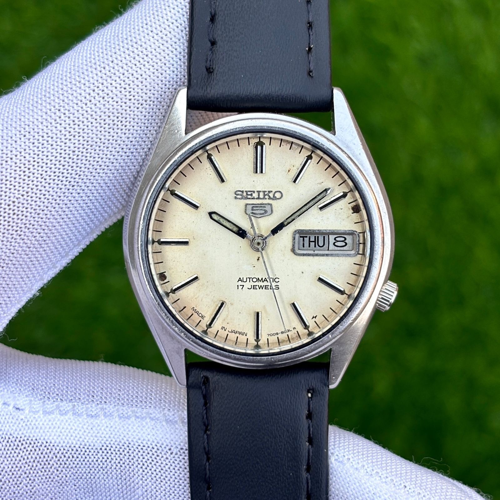 Vintage Seiko 5 White Silver Dial Automatic Japan Made Men’s Watch 7009-6001