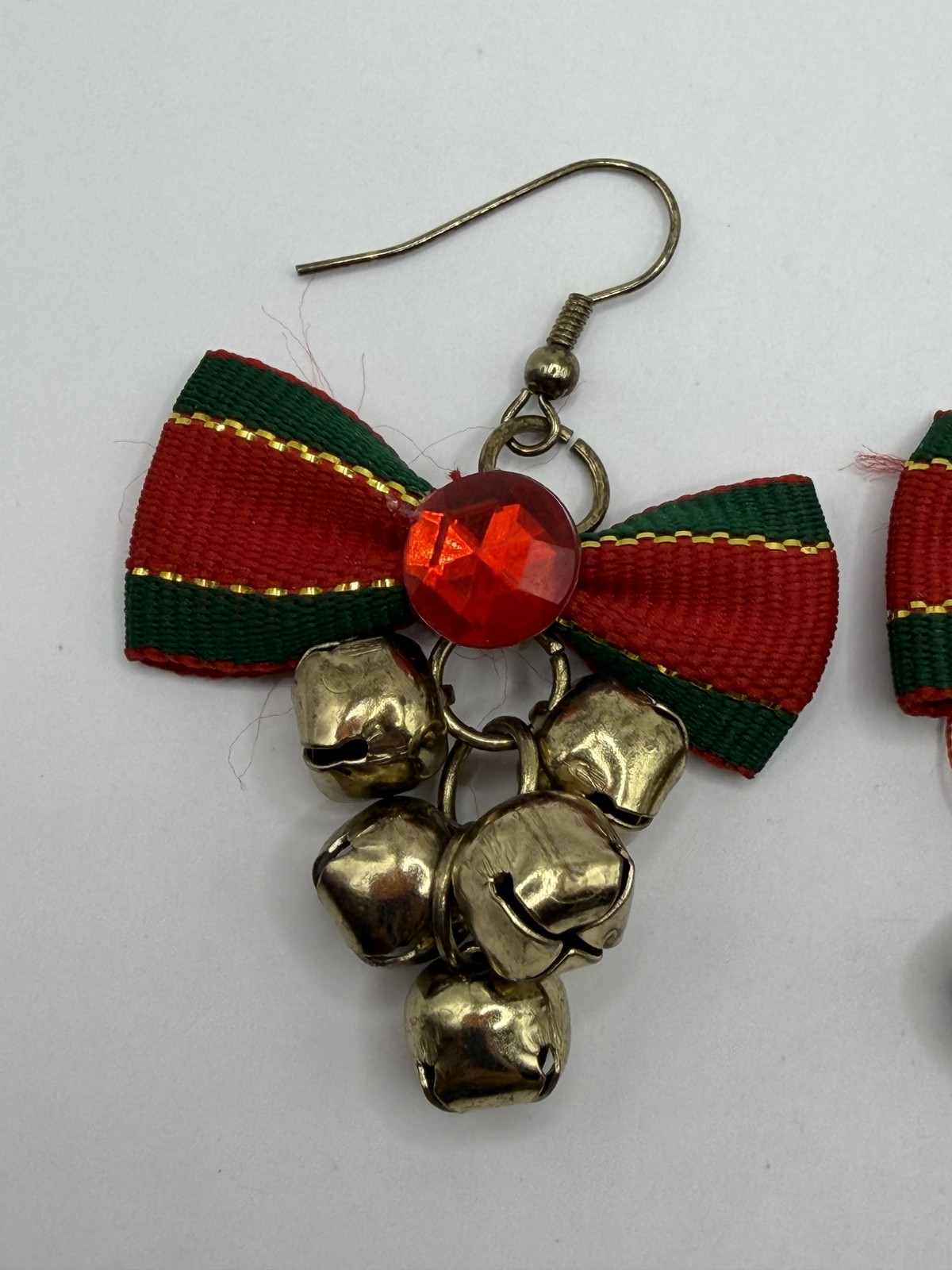 CHRISTMAS JINGLE BELL BOW EARRINGS WOMENS RED GREEN GOLD DANGLE COSTUME JEWELRY