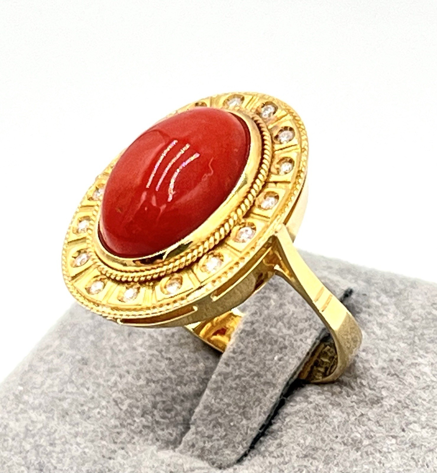 18Kt Gold Red Coral Mediterranean Natural Diamonds Cabochon Ring 14x10mm