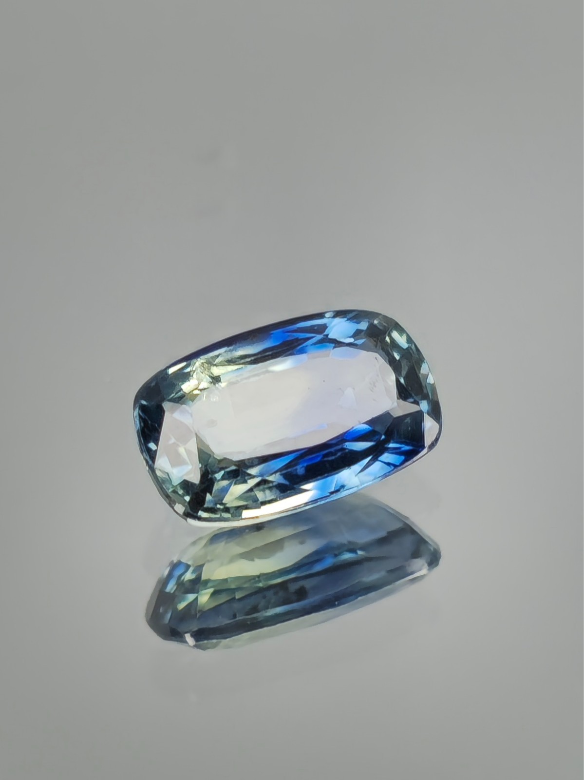 Australian Parti Sapphire 0.90 Tri Colour Teal Blue Yellow Vvs Rectangular Cut ✨