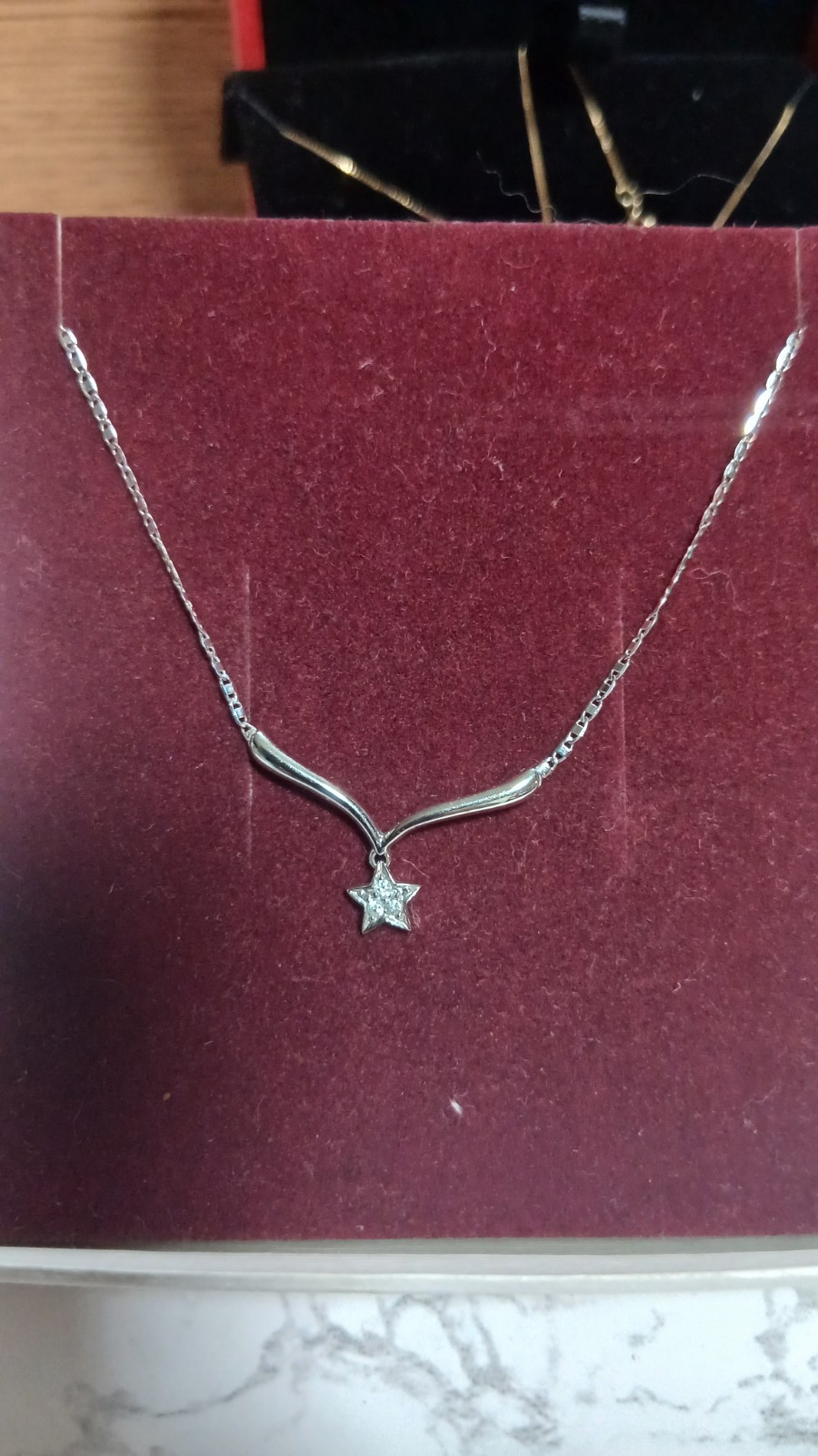 9ct white Gold necklace