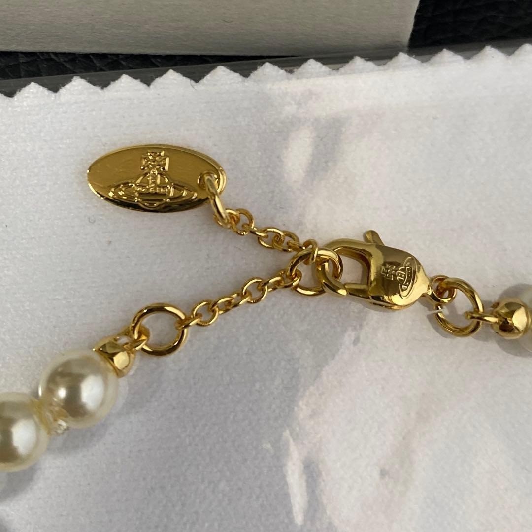 Vivienne Bracelet Mini Bas Relief Pearl Clip Orb Gold w/Pouch IN BOX