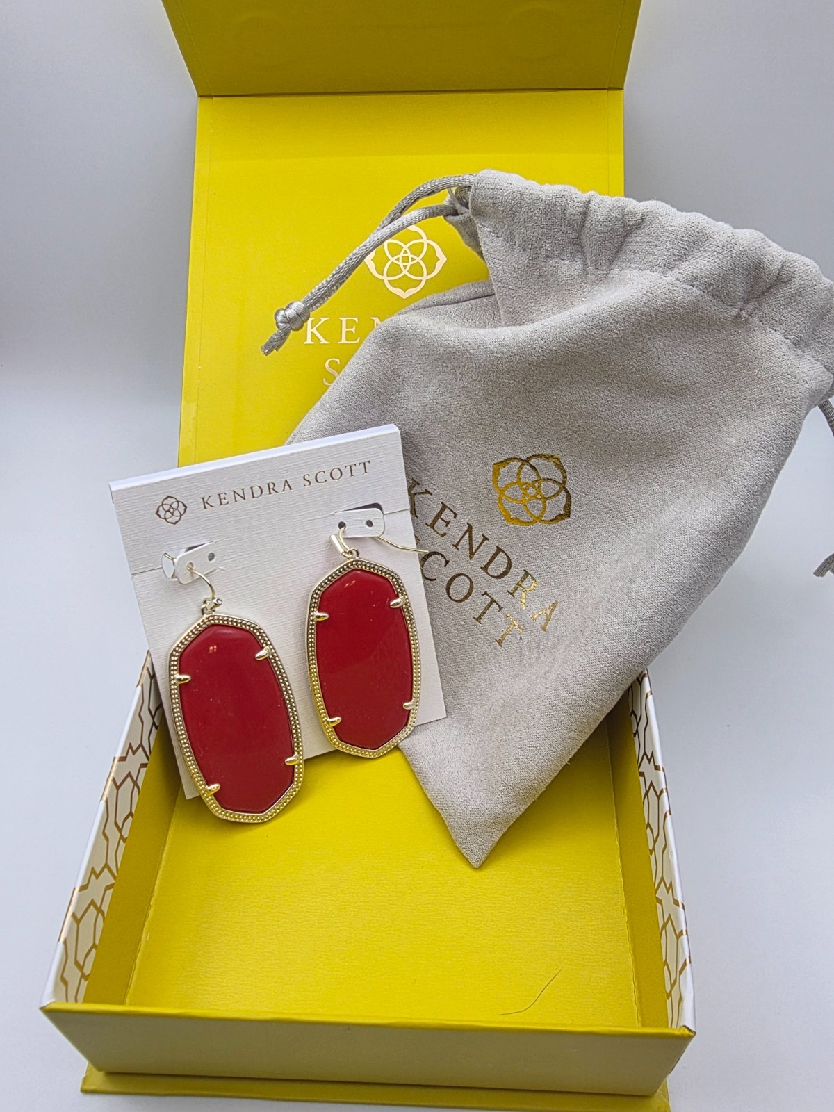 Kendra Scott Elle Earrings – Gold tone & Bright Red