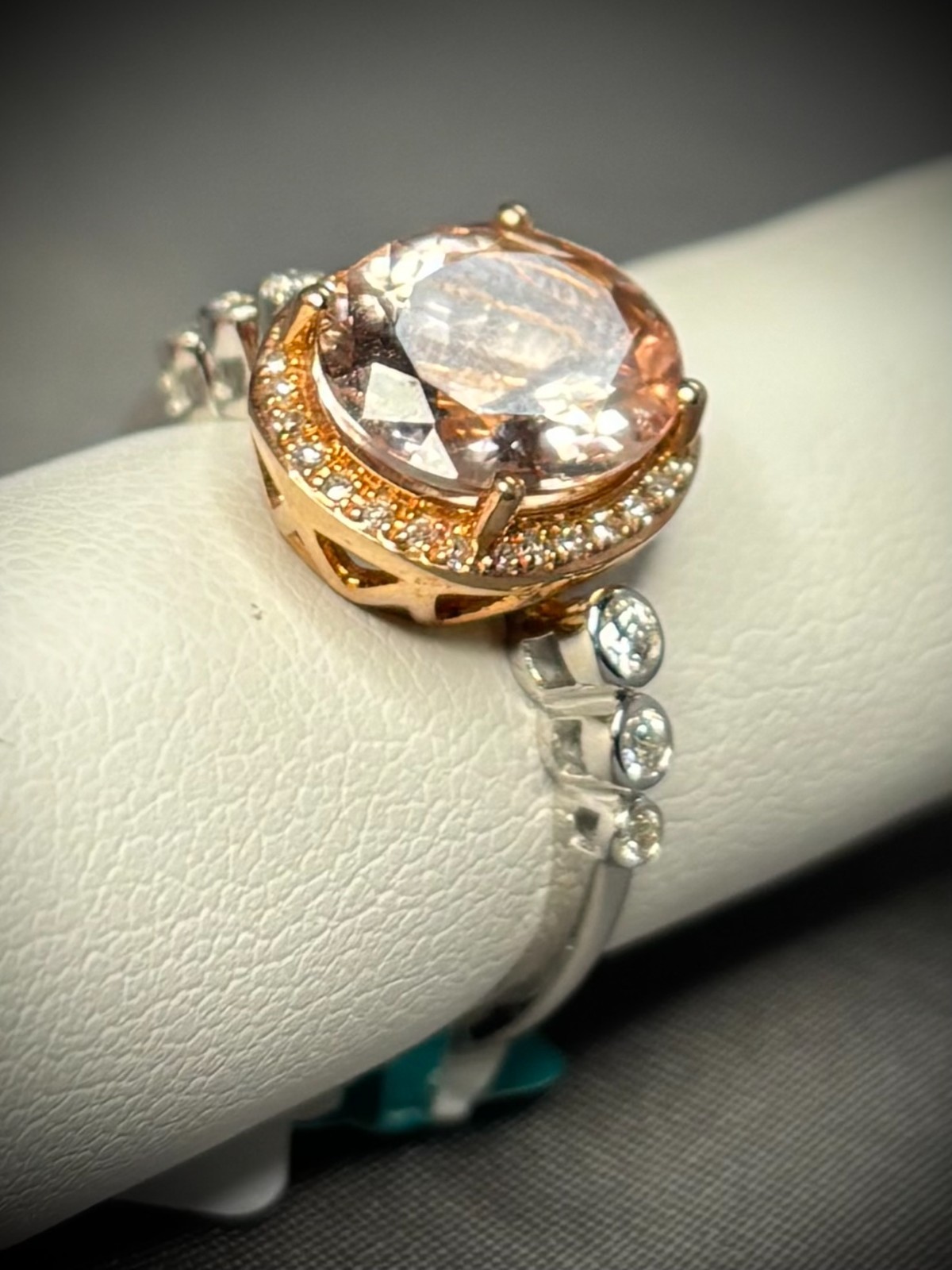 Effy 14K Gold Morganite Diamond Ring 3.20CT Morganite .27CTW Diamond SIZE 7