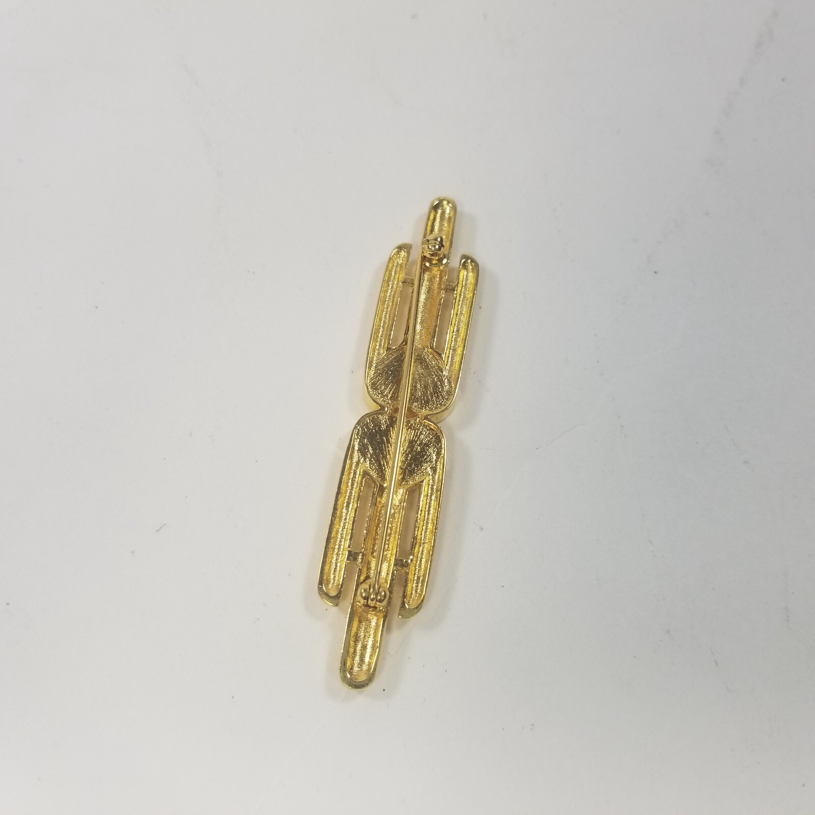 Beautiful Monet Vintage Gold Tone 3 Bar Brooch With Rhinestone Hearts