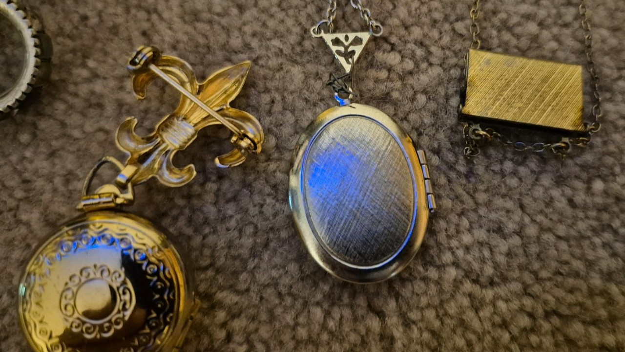 Mixed Jewelry Lot Mixed Variety Wearable Products Necklaces Bracelets Locket Etc