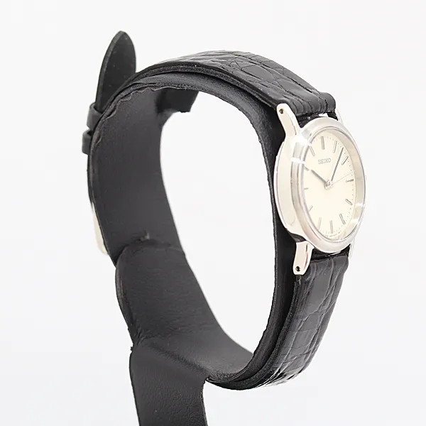 Excellent condition, fully functional Seiko 1N01-0BA0 Quartz White Dial Ladies&#