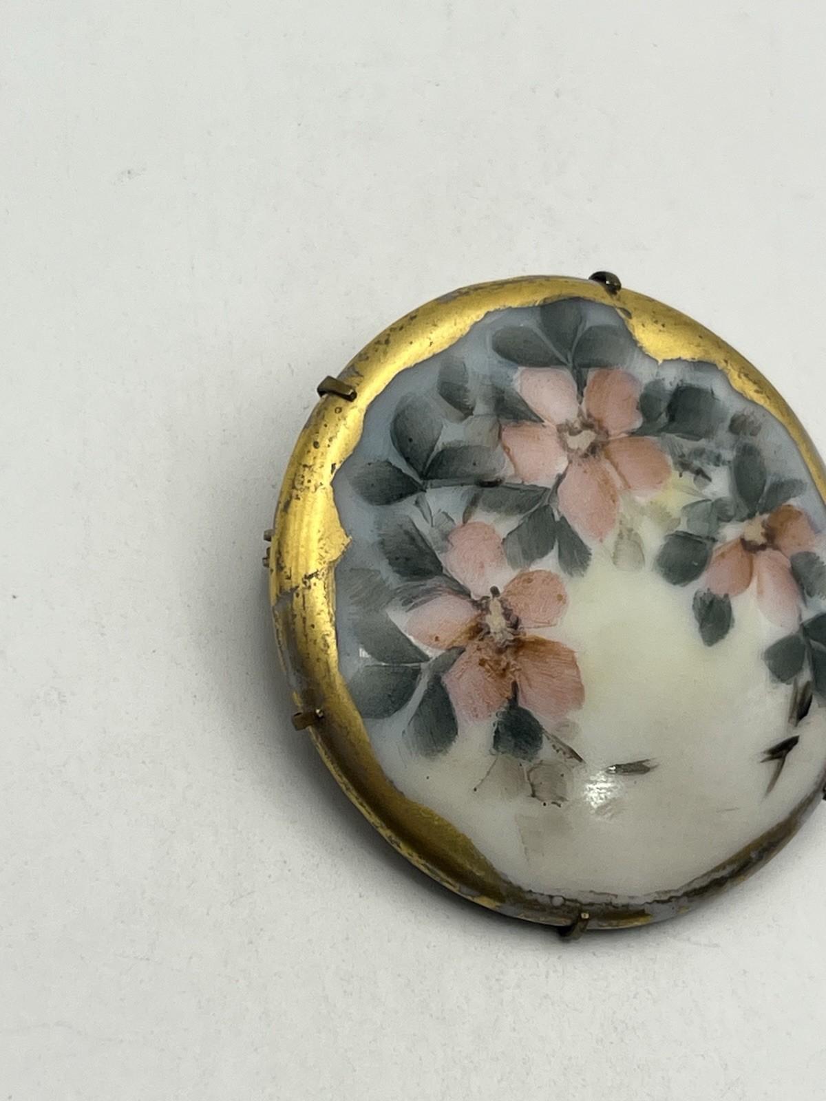 Victorian hand painted flower enamel gold tone round brooch pin ceramic antique
