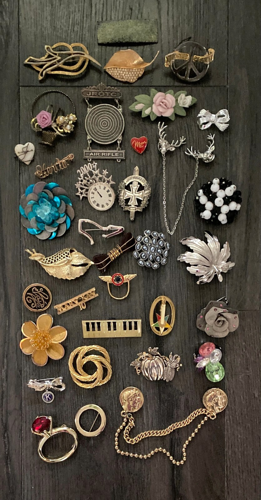 35 Vintage To Now Brooches Pins Various Styles Lot of 35