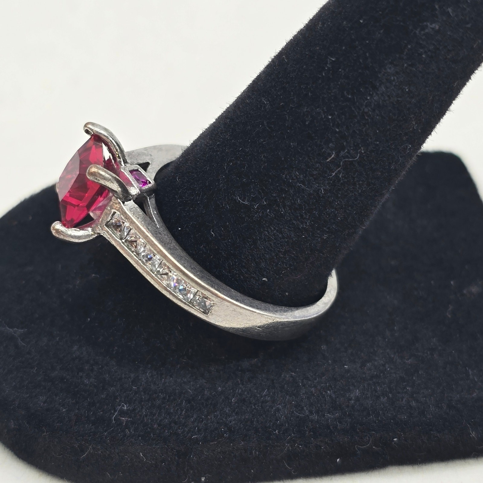 925 Sterling Silver Pave Rhinestone Red Stone Cocktail Ring Size 9 Elegant