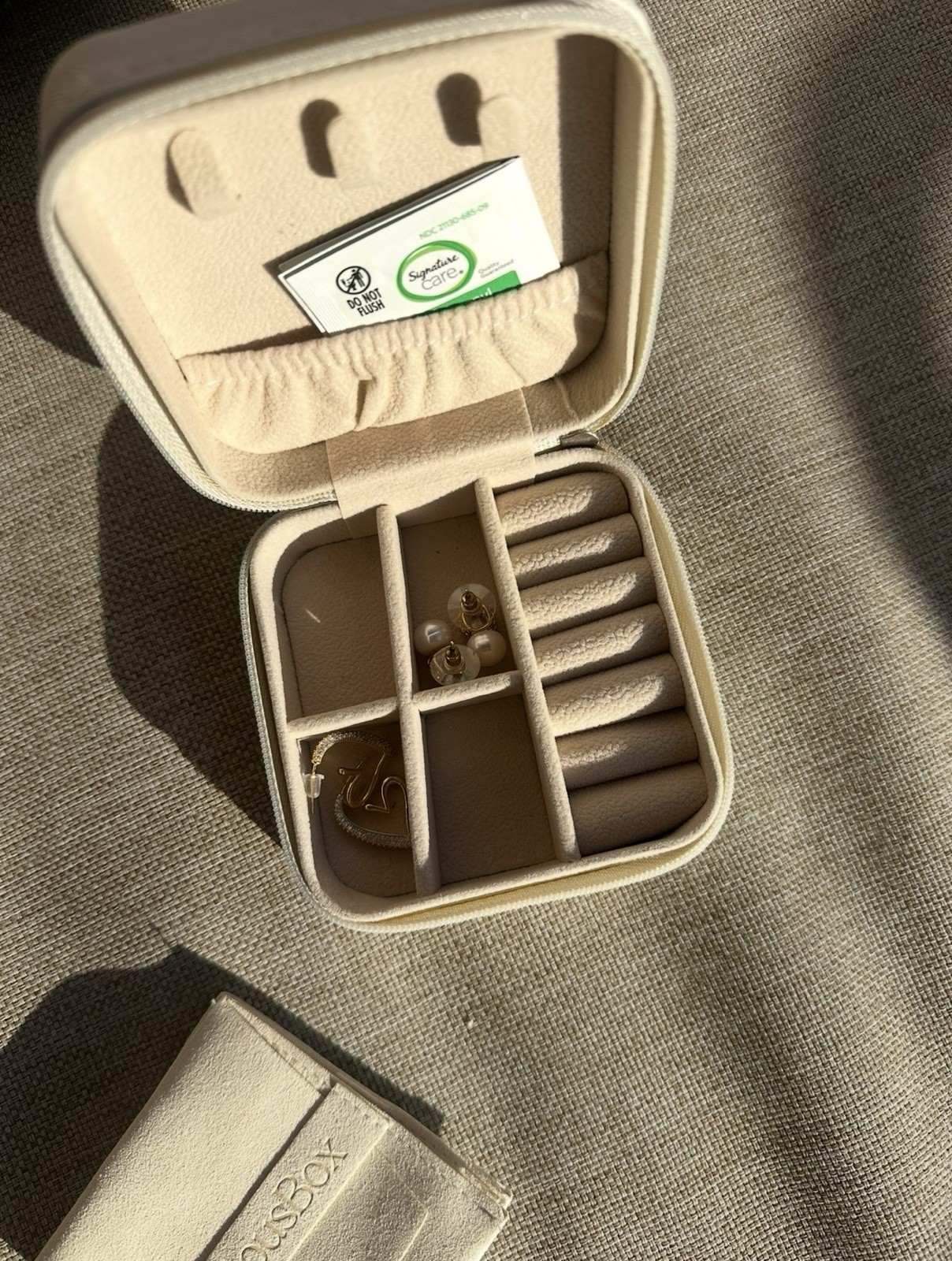Precious Box Jewelry Travel Case & Gold Heart Earrings & Pearl Earrings
