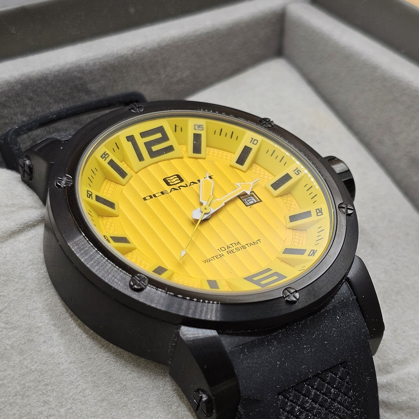Oceanaut OC2116 Yellow Dial Mens Diver Date Watch In Original Box New Battery