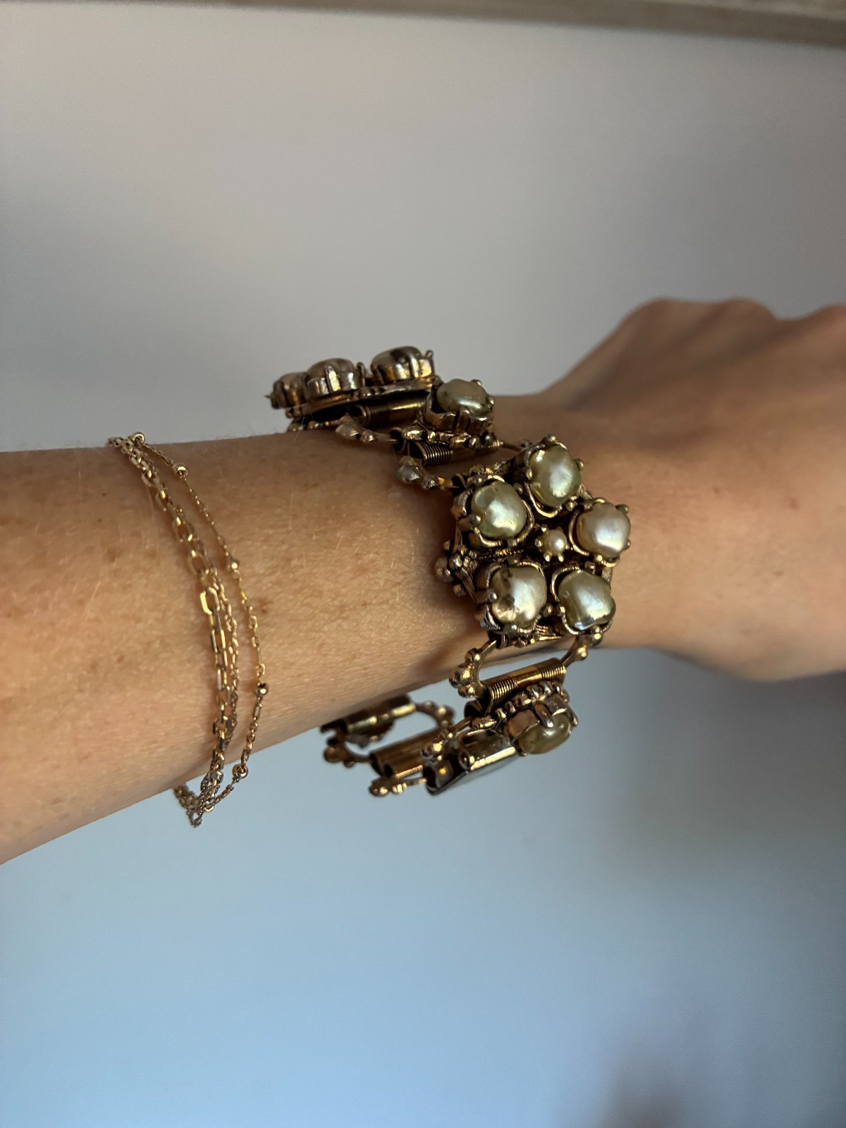 retro costume jewelry bracelet faux pearl gold tone