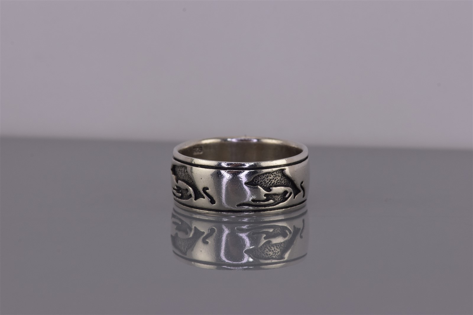Peter Stone Sterling Silver 8.5mm Carved Jumping Dolphin Band Ring 925 Sz: 9