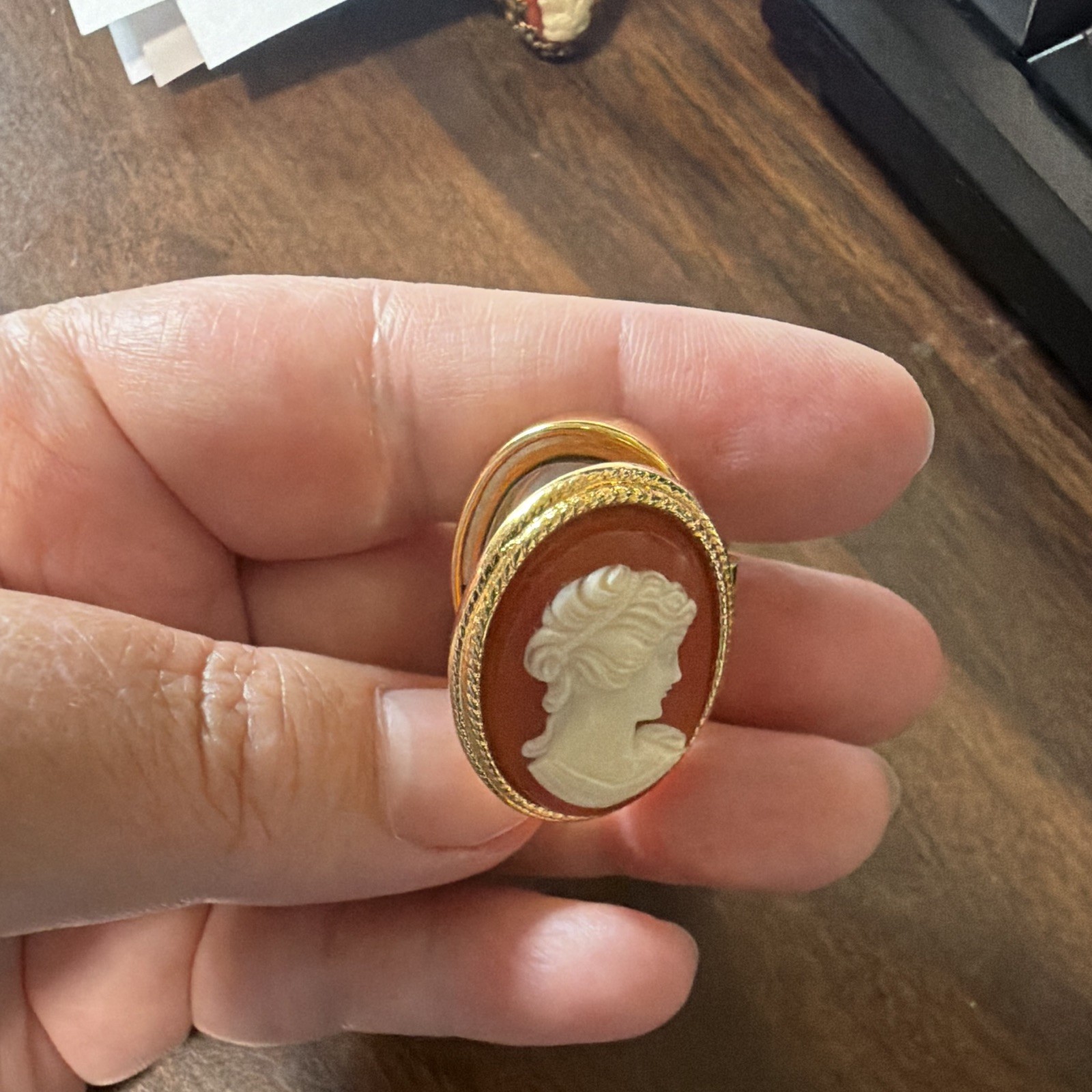 Avon Gold Tone Cameo Locket Ring Hinged Oval Solid Perfume Compact