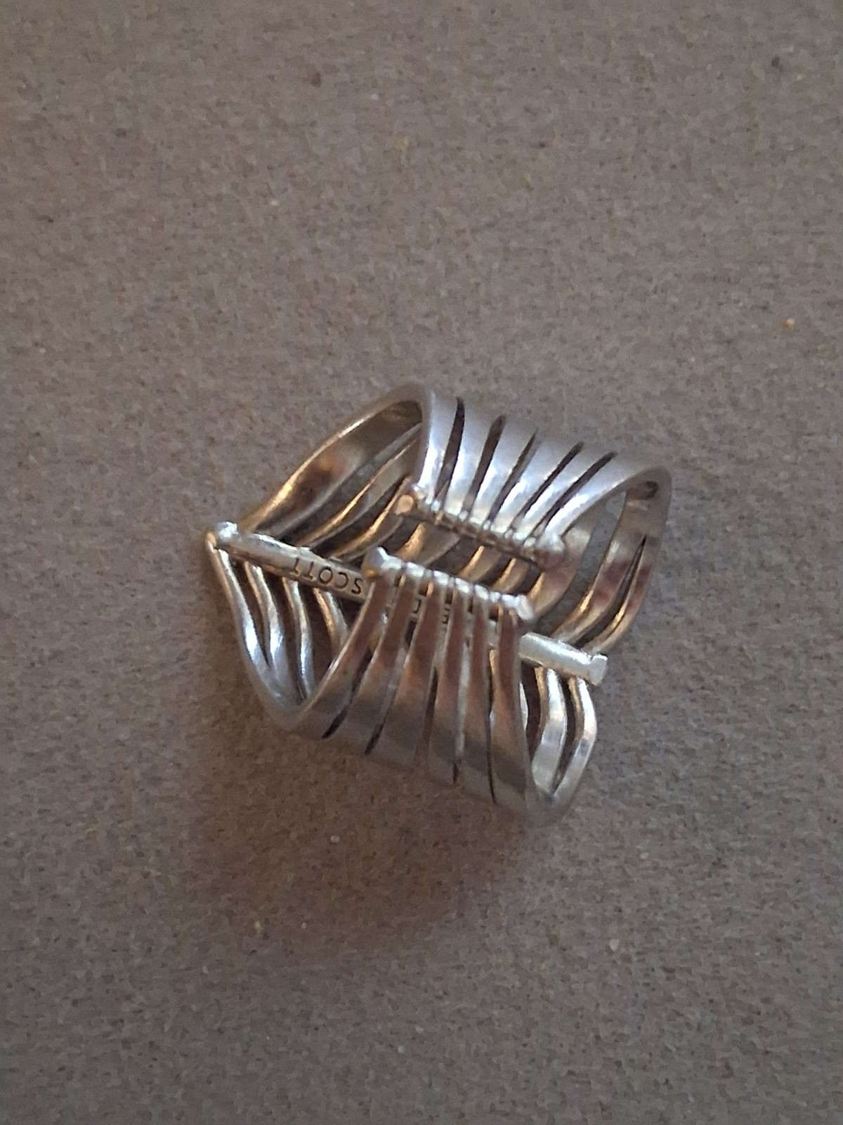 Kendra Scott Liv Ring chevron style Silver tone size 6 Adjustable