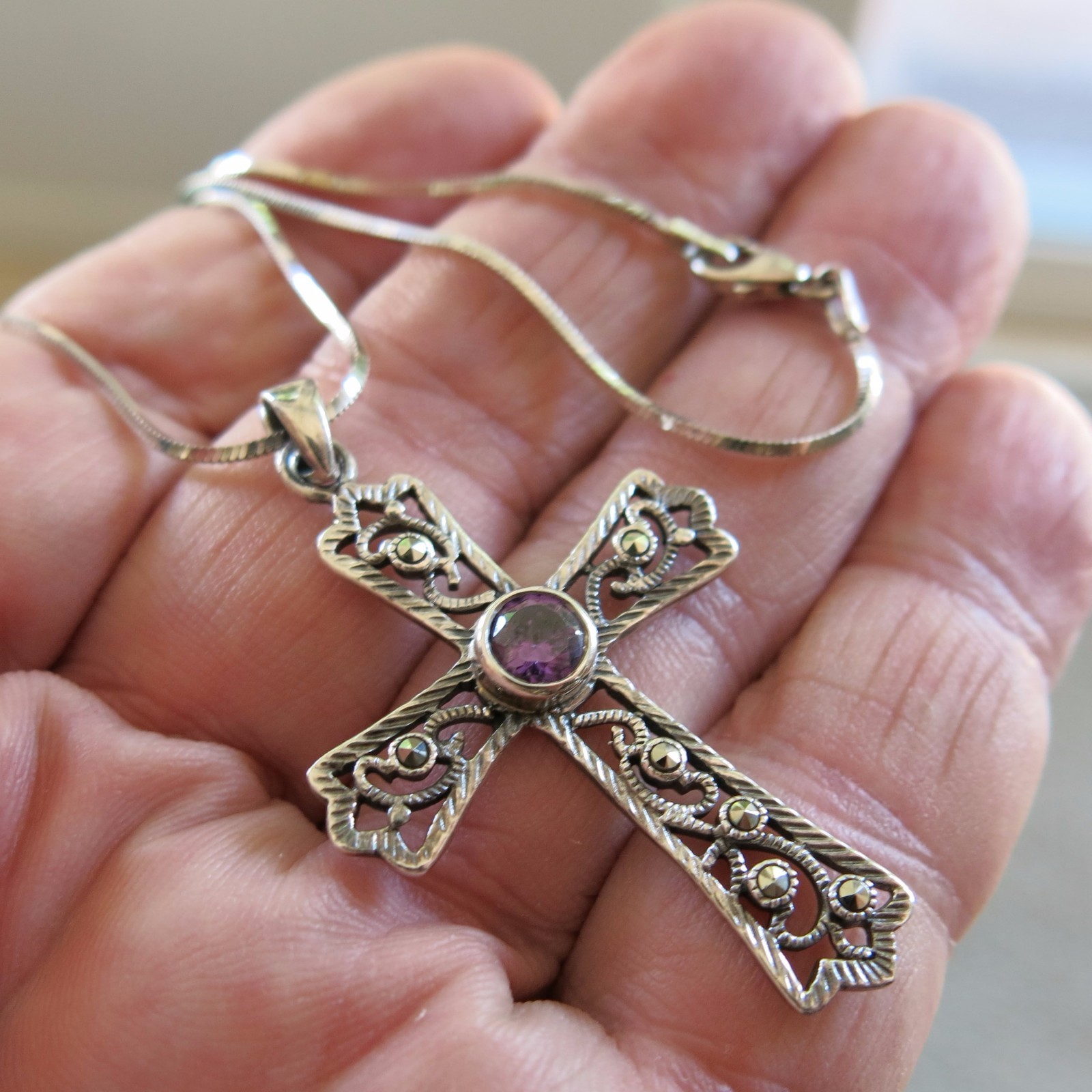 Sterling Cross with Purple Amethyst & Marcasite Pendant & 18 in Chain 9.0g[3338]