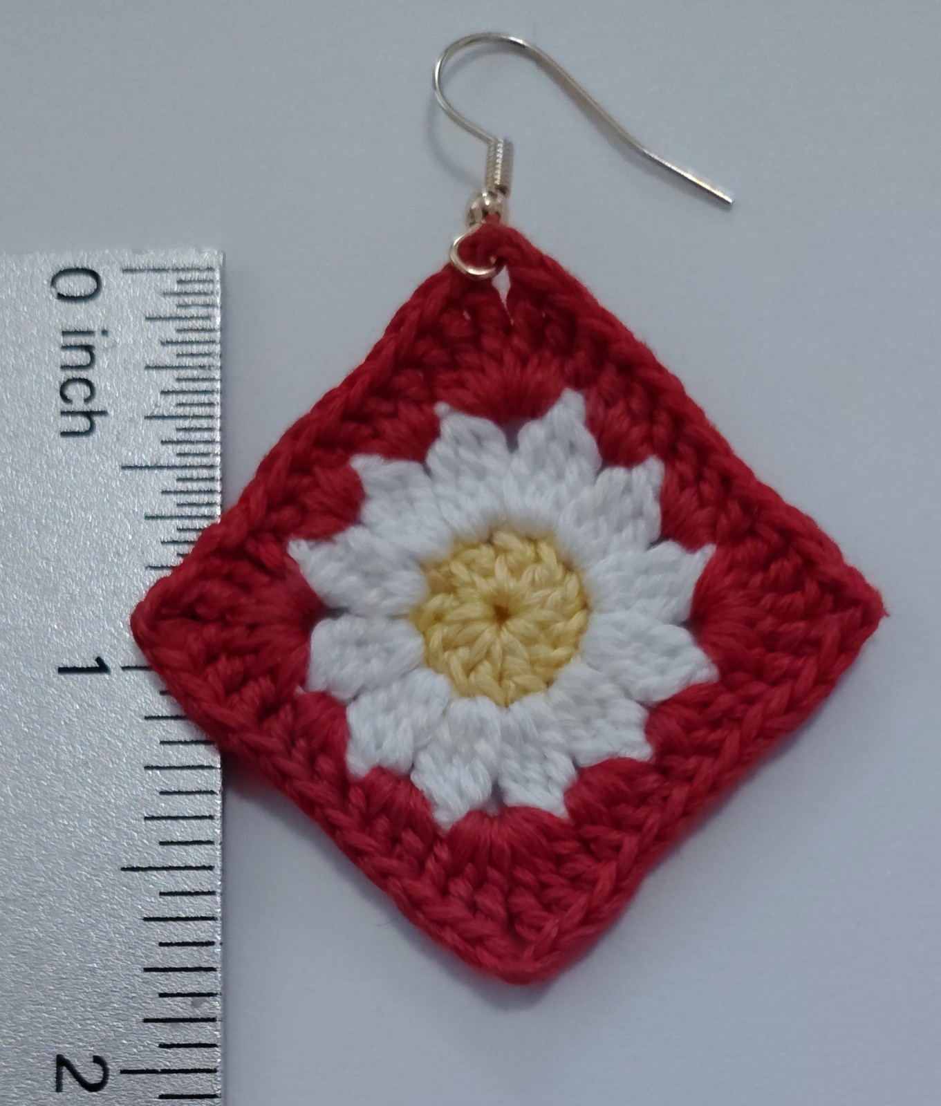 Crochet Daisy Earrings (Red)
