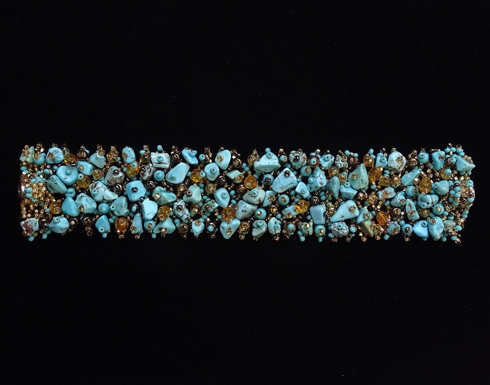 Faux Turquoise Nugget Bead Bracelet Goldtone Seed Beads Magnetic Closure 6.75in